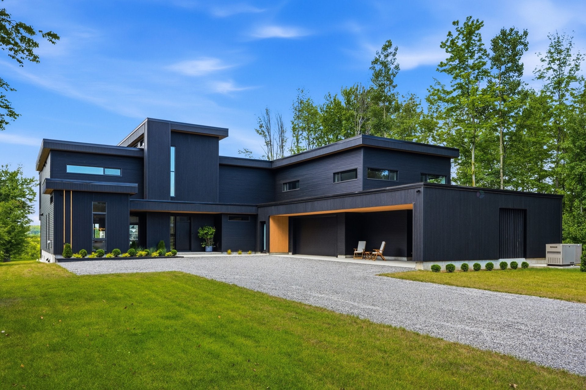 Exceptional contemporary architecture on the waterfront