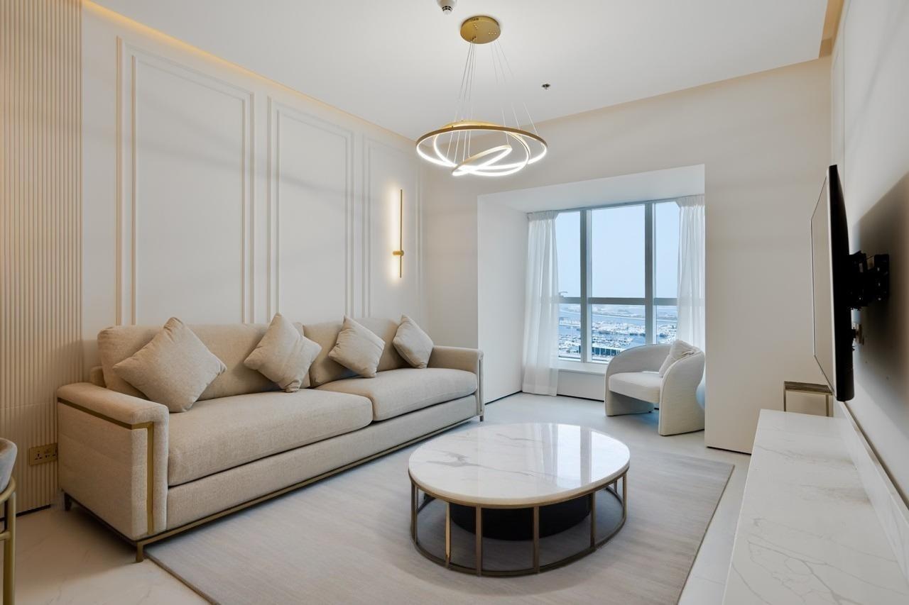 The only renovated sea-view 1BR in Elite
