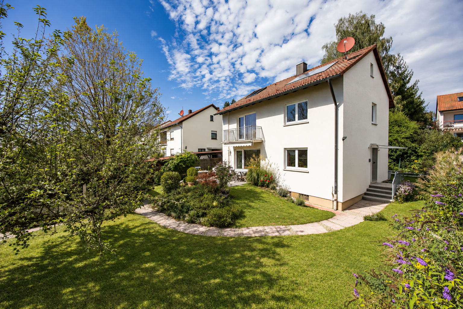 Freistehendes Einfamilienhaus mit weitläufigem Südgarten in begehrter Lage von Heroldsberg