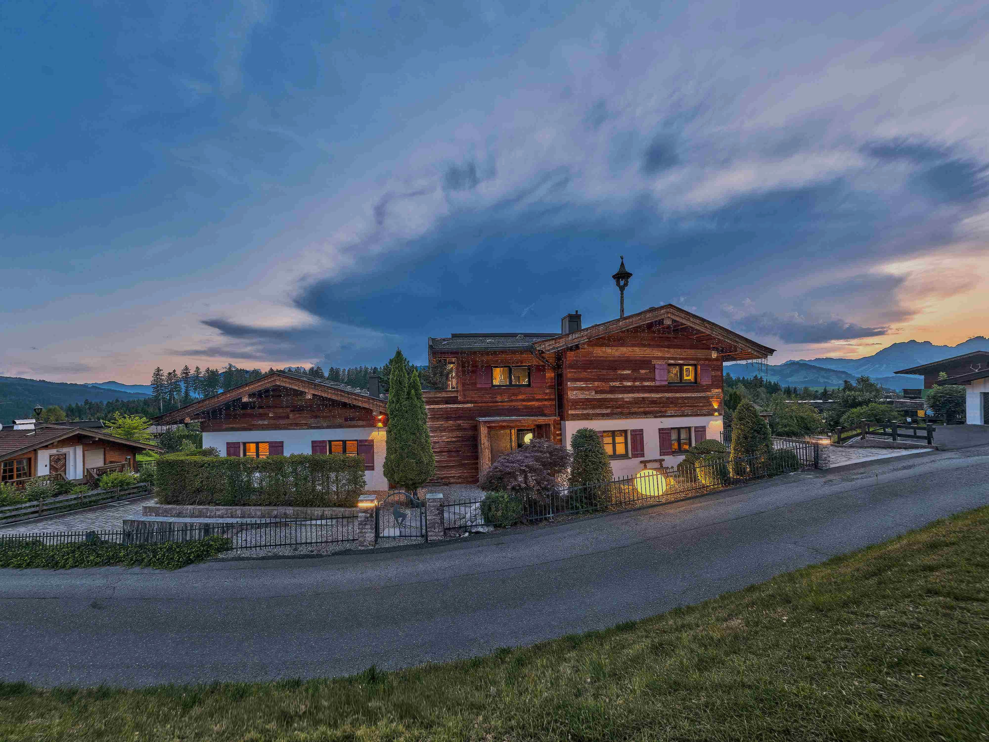 Designer chalet in a quiet panoramic location