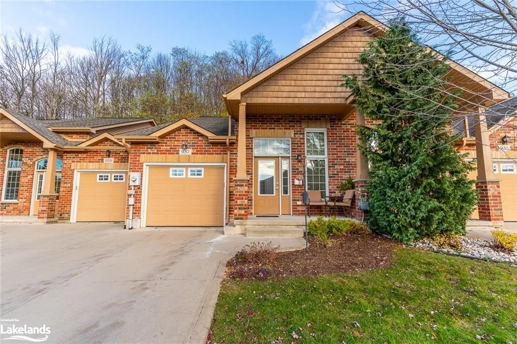 Impressive Brick Townhome Situated On An Escarpment Lot