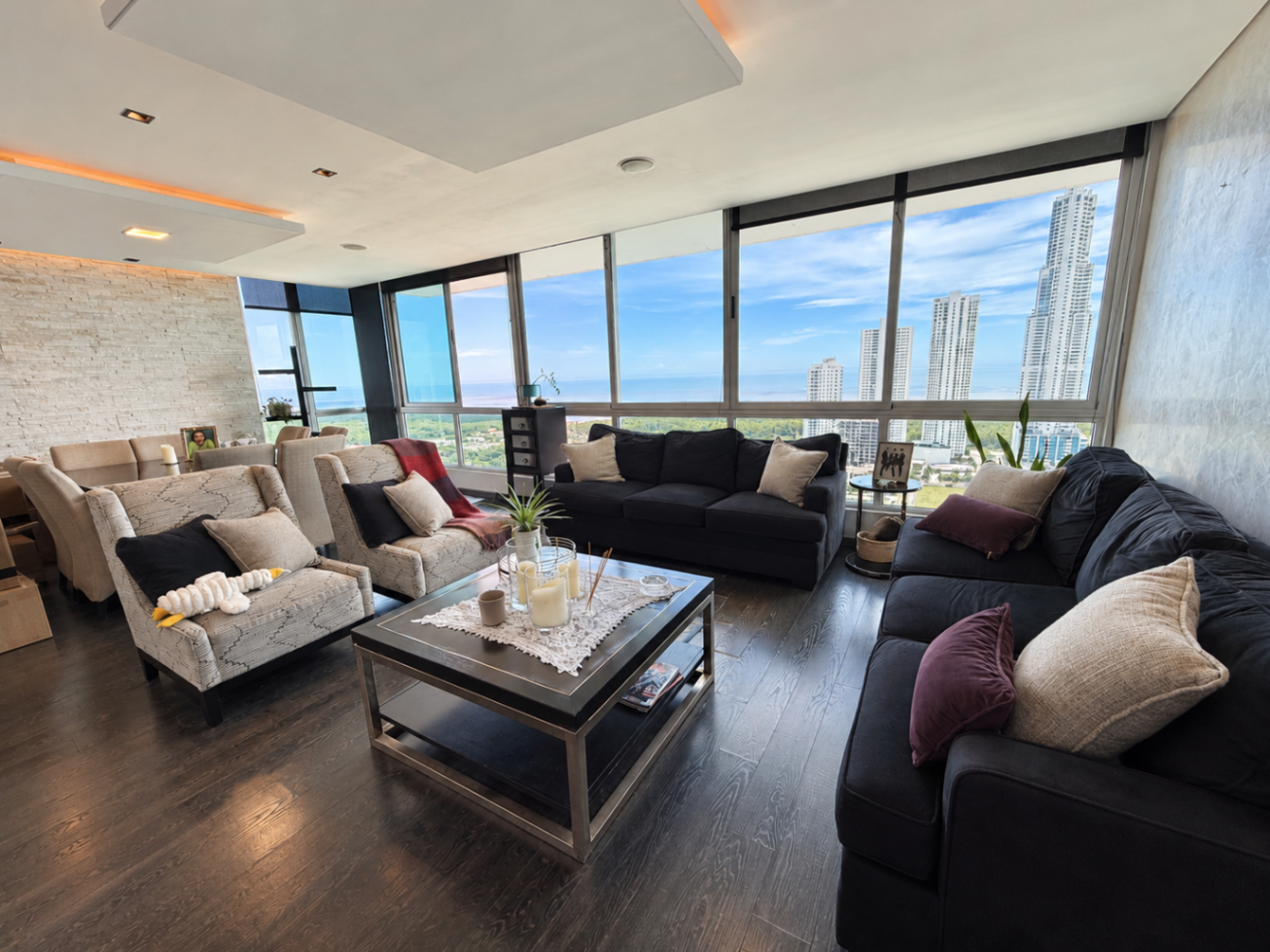 Luxury 3-Bed Apartment in Costa del Este with Ocean View
