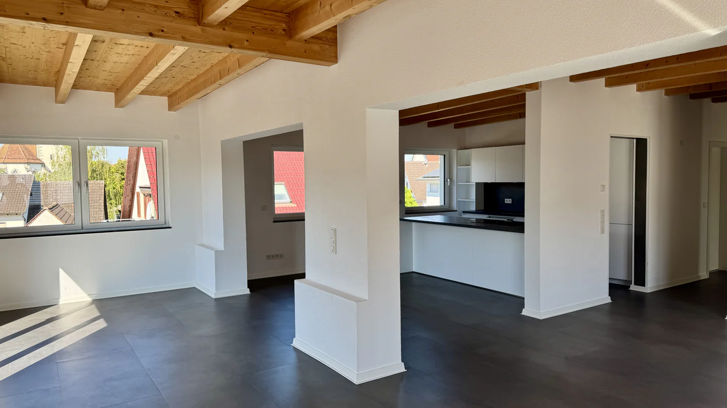 Sonne, Aussicht, Penthouse-Feeling: Ihr neues Zuhause in Bohlingen - Photo 1