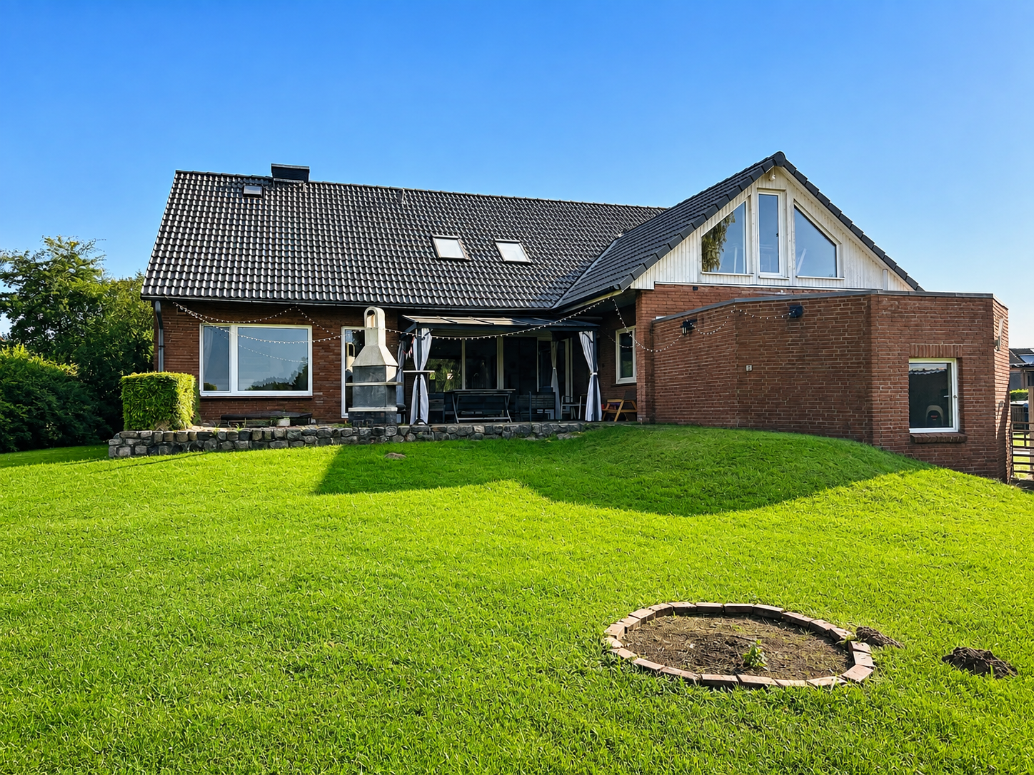 Familienglück im Ein- bis Zweifamilienhaus mit Blick ins Grüne - direkt an der schönen Elbe!