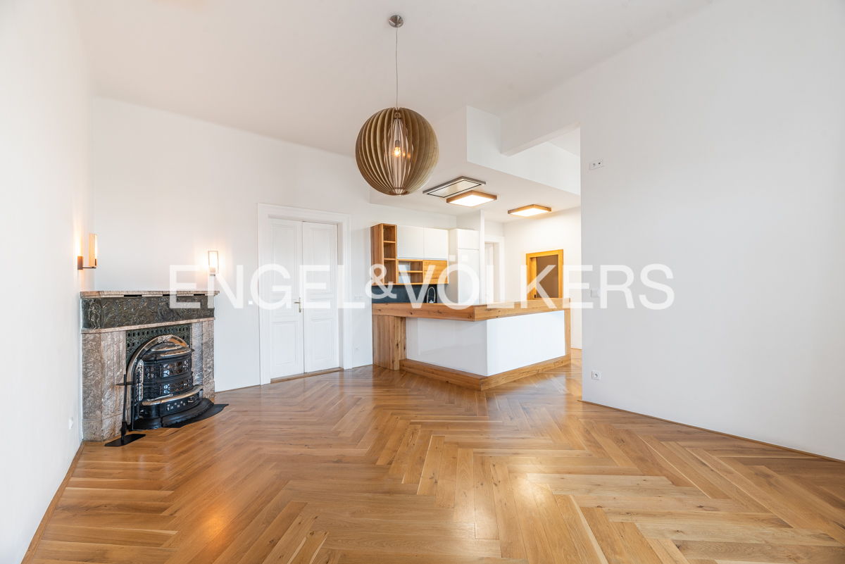 Spacious 3+kt Apartment for Rent in a Historic Building by the Vltava River