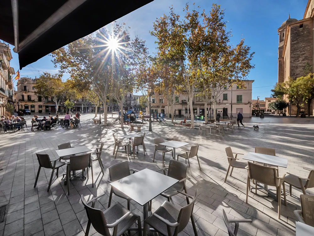 Charming Cafe in the historical plaza of Llucmajor