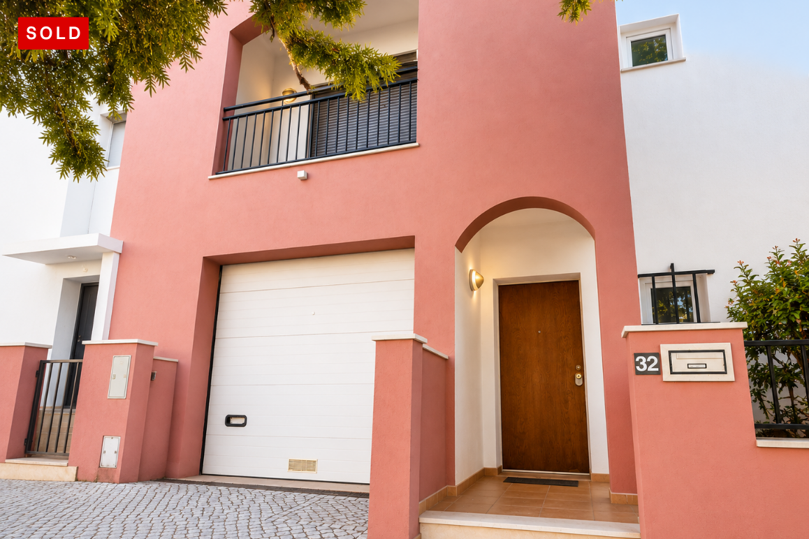 3-Bedroom Townhouse with Lift in O Pomar, Tavira