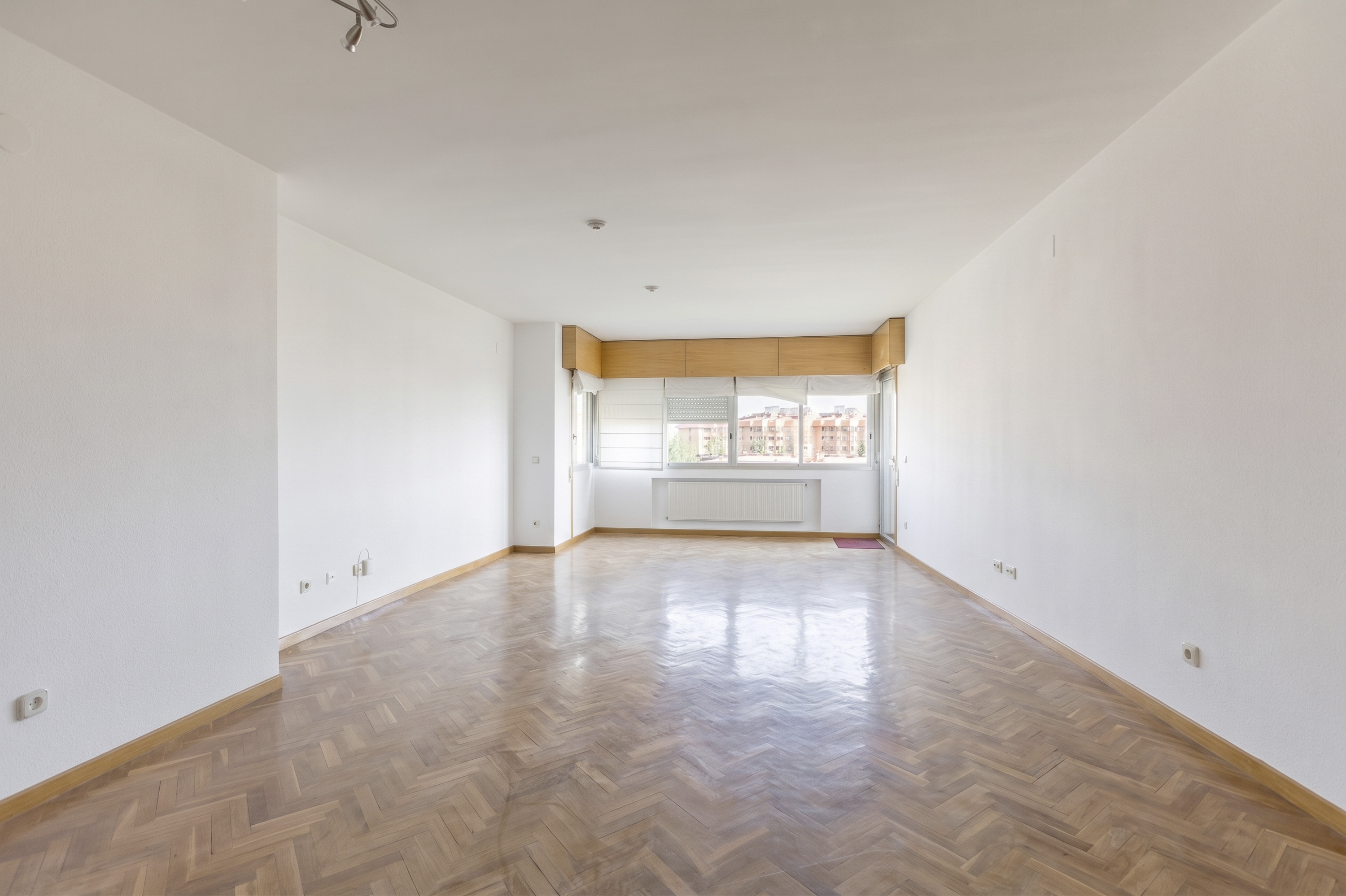 Spacious 4-bedroom apartment with terrace in Tres Cantos, ideal for families