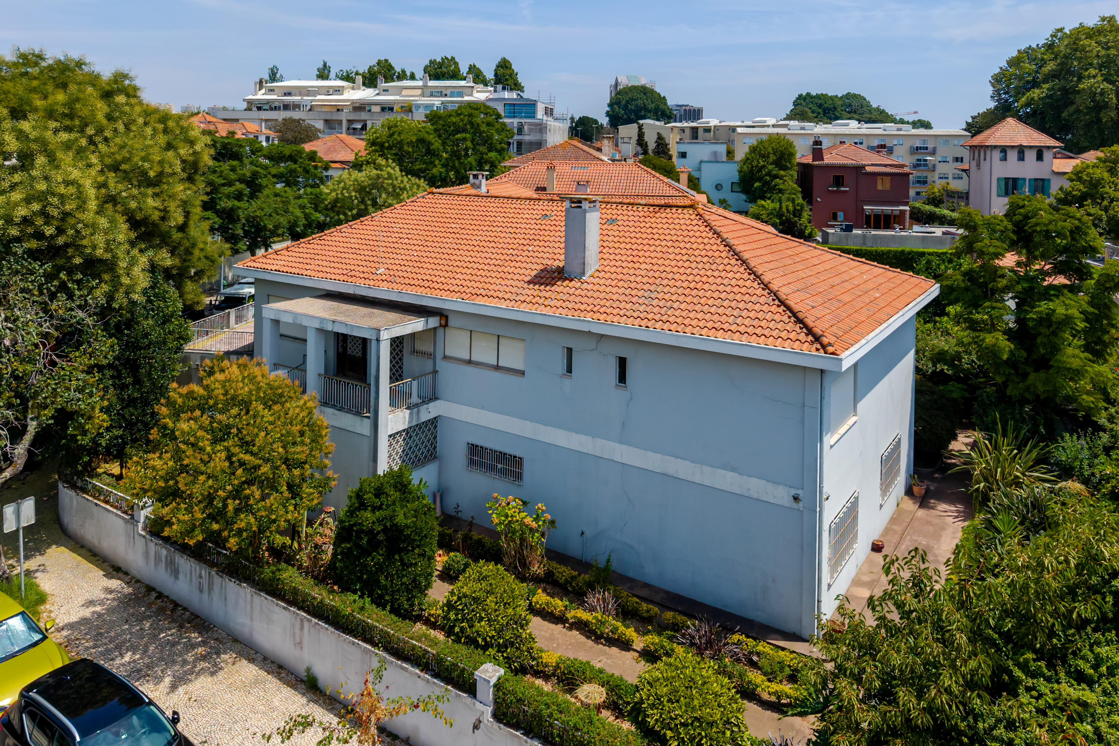 6 bedroom villa in Hollywood neighbourhood