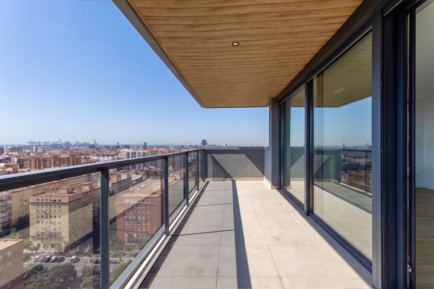 Exclusive apartment with stunning terrace and panoramic sea views