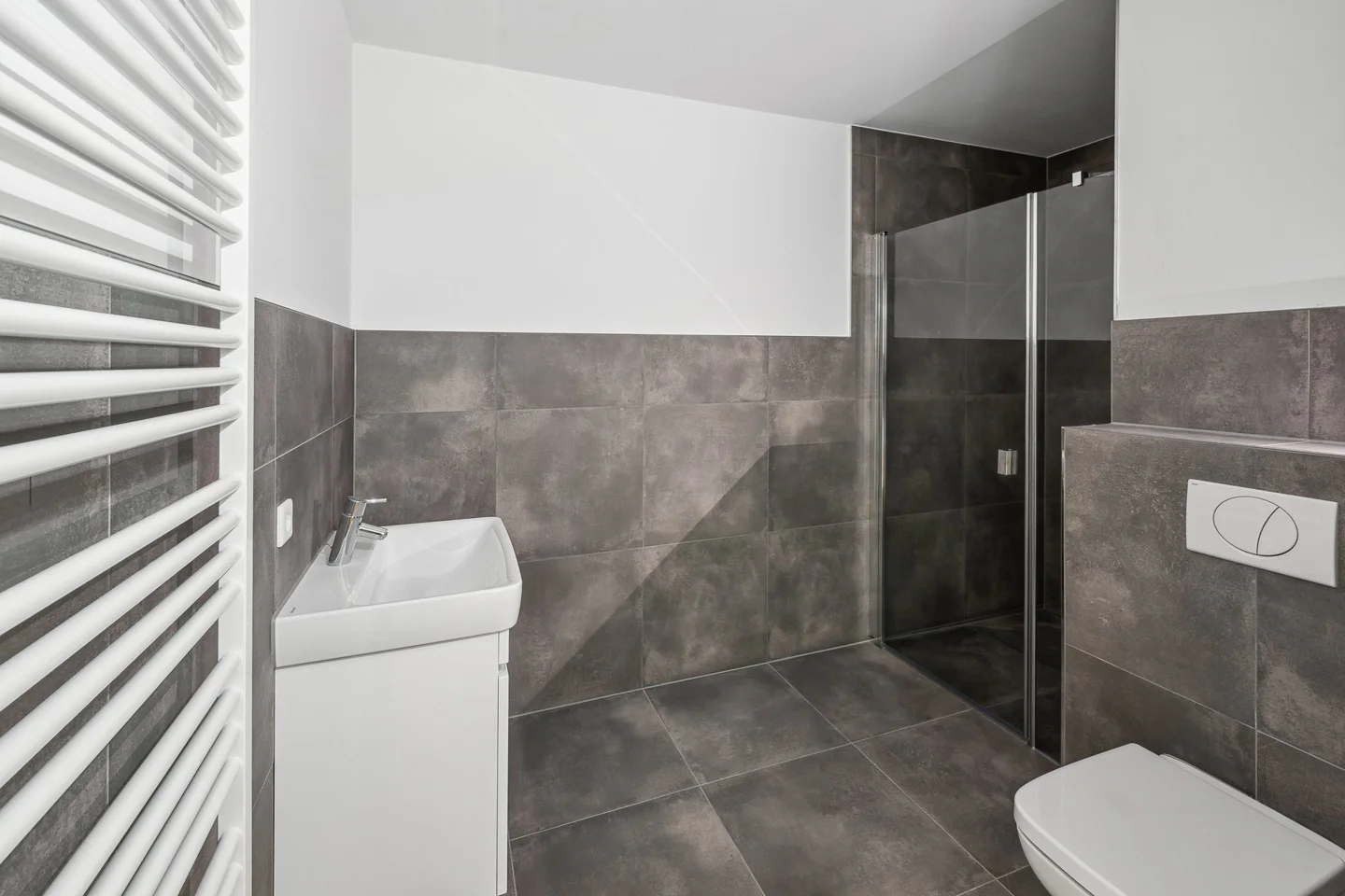 Neubau: Exklusive 2-Zimmer-Wohnung mit Einbauküche am Angertal! - Photo 3