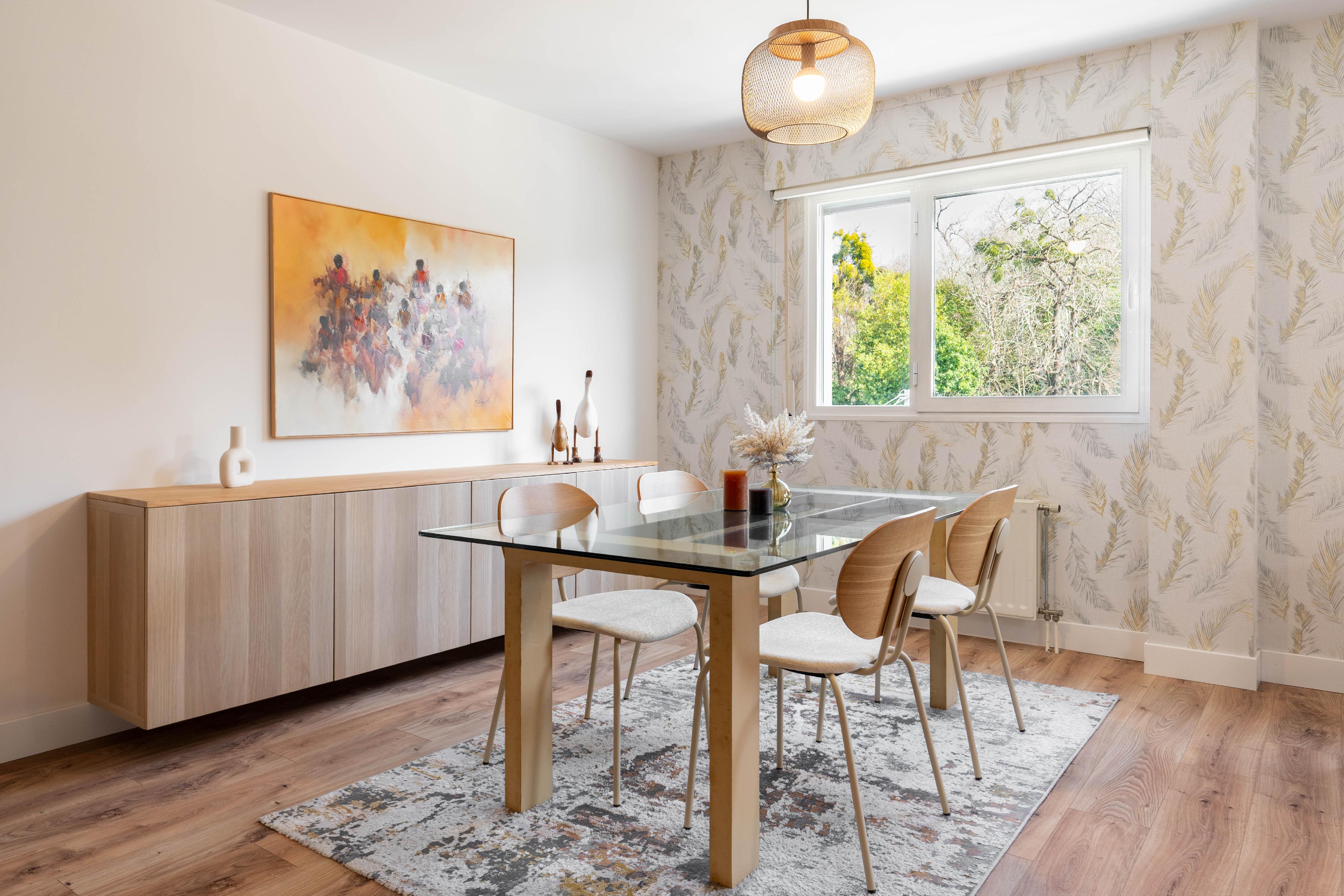 Spacious renovated apartment near downtown