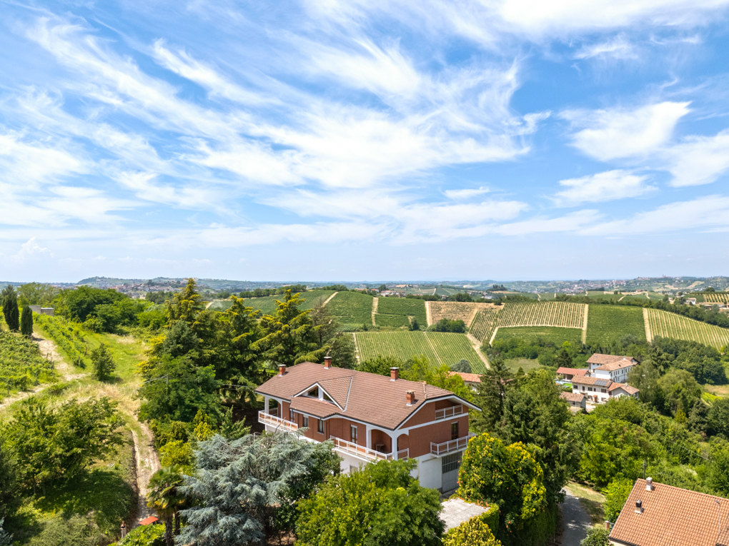 Panoramic semi-detached villa among the hills
