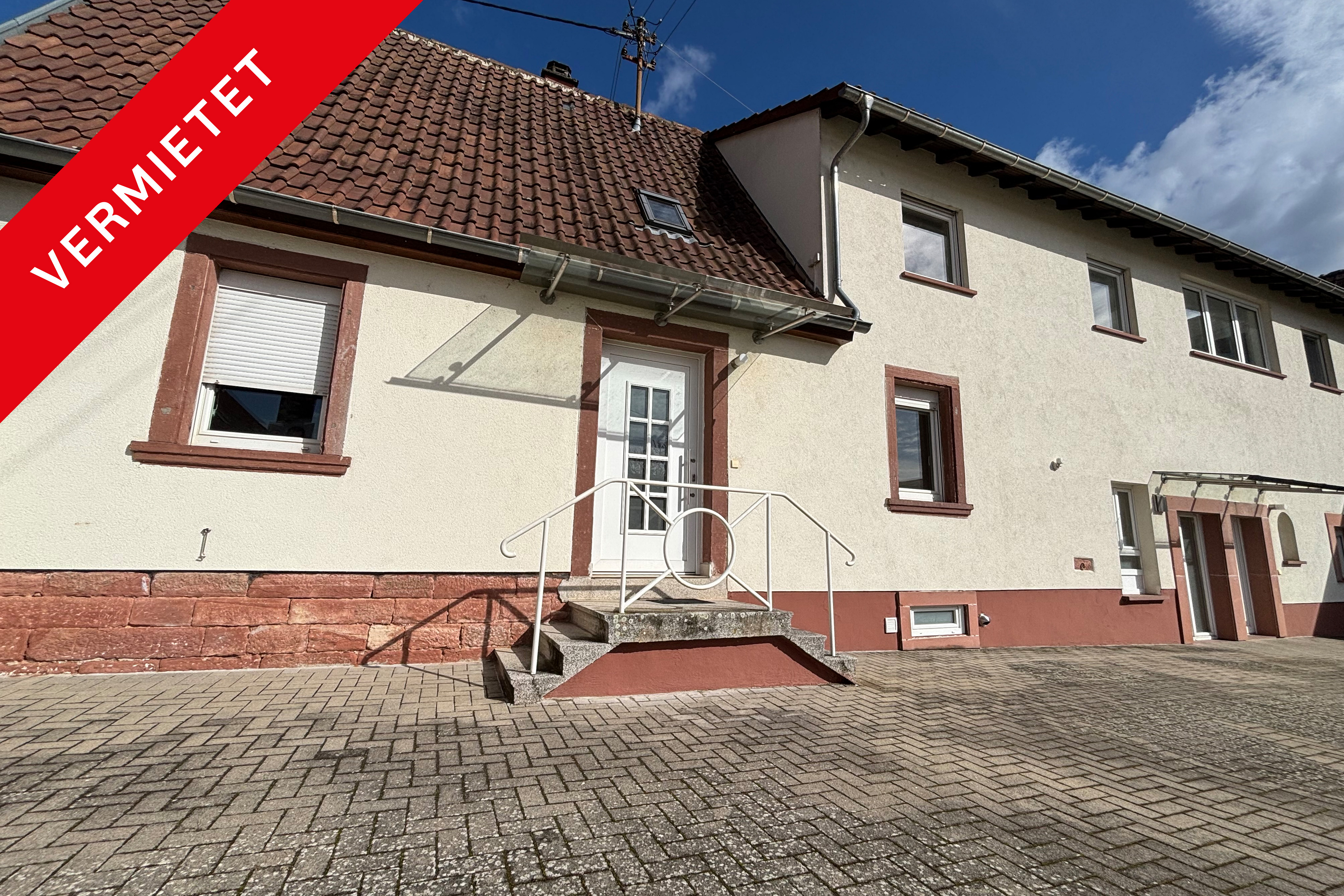 **VERMIETET**Sanierte Dach-ETW mit Loggia und gemeinschaftlichem Garten