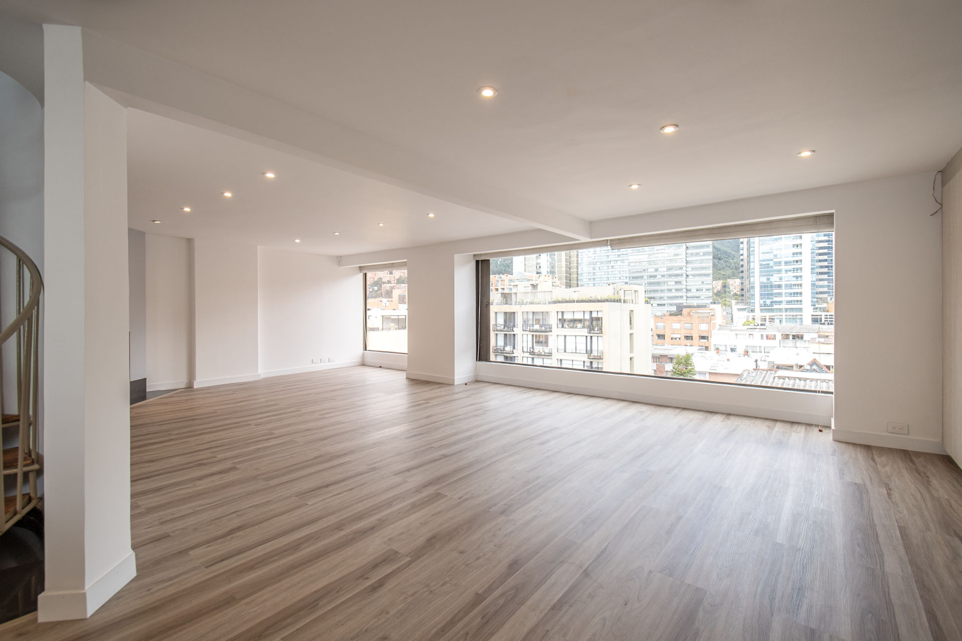 Penthouse con terrazas para arriendo en Santa Paula
