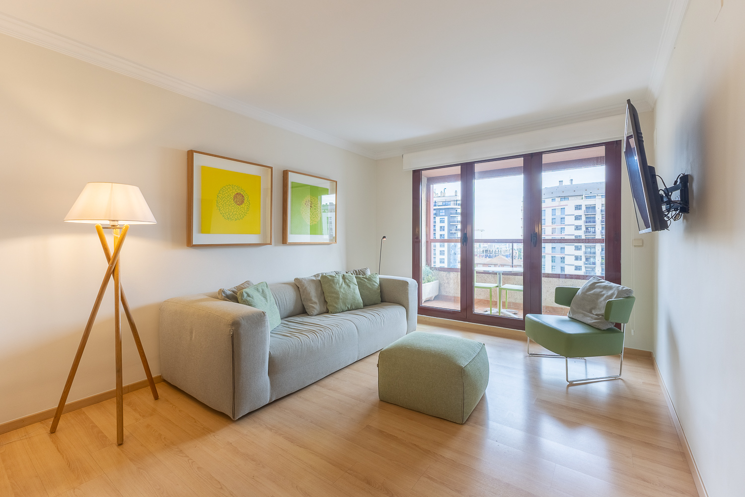 Exclusivity, Connectivity and Urban Innovation in Cortes Valencianas