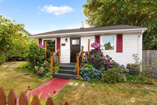 Move-in ready, urban oasis