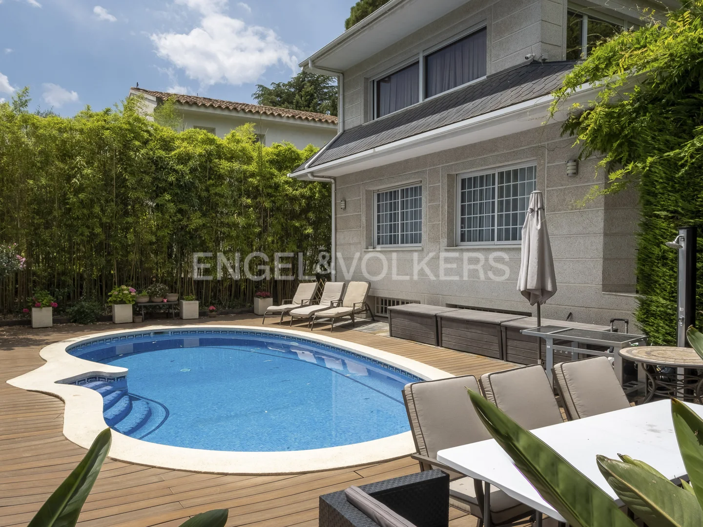 Beautiful house with garden and swimming pool in Valldoreix