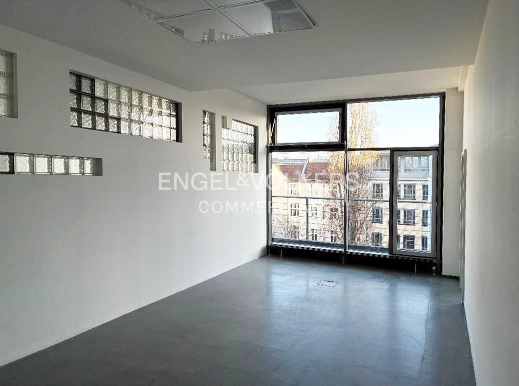 Helles Neubau-Büro in Friedrichshain