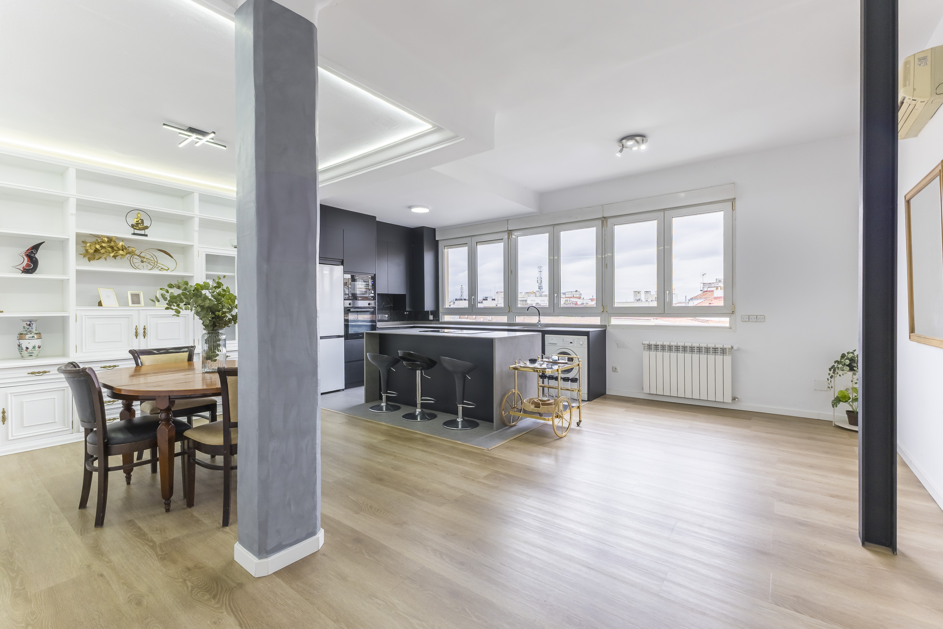 Magnificent top-floor property on Alcala Street.