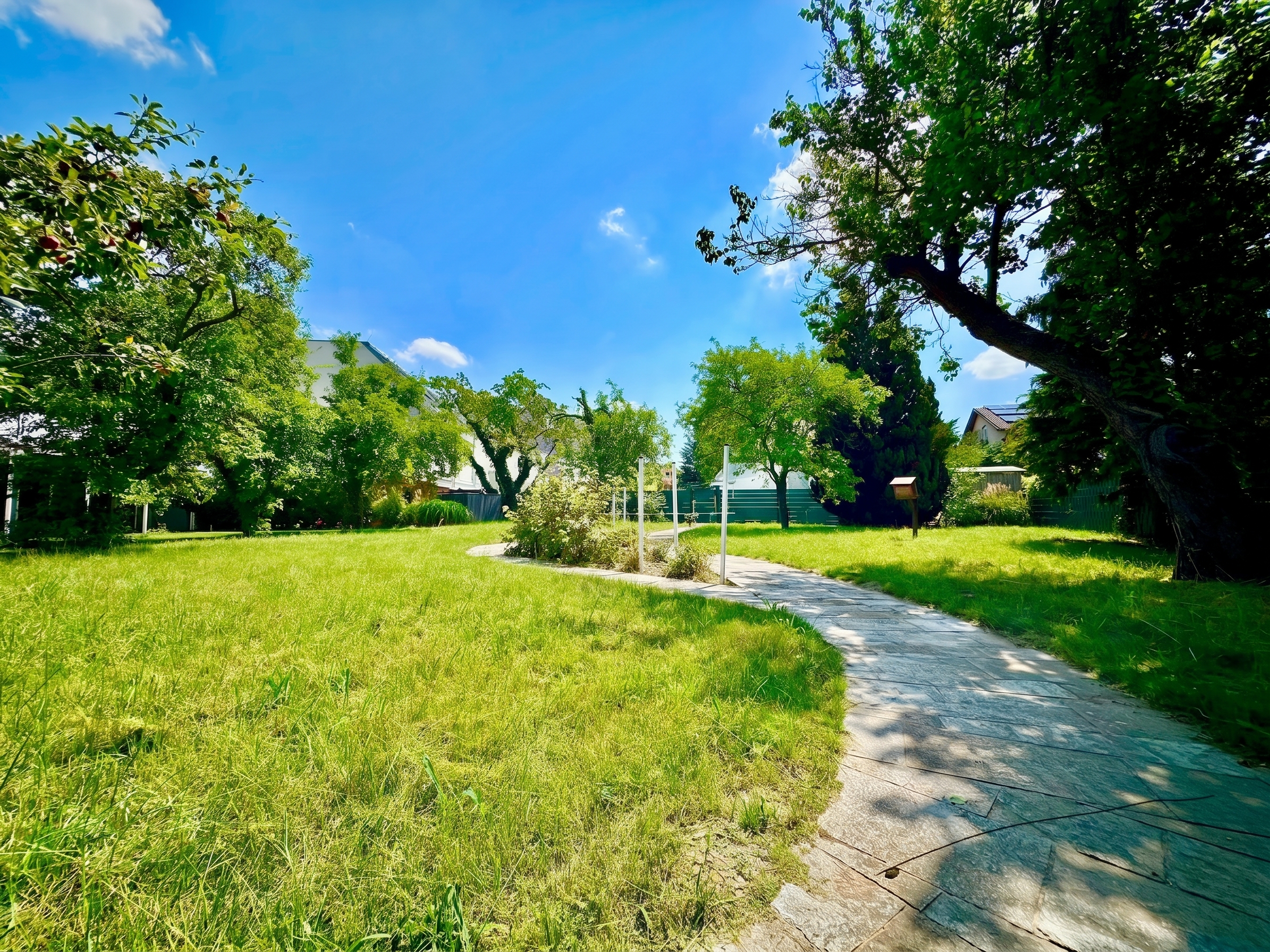 692 m² building plot in a quiet location in Gerasdorf - Foehrenhain, building class I, II, open construction, 35% development, 2 residential units possible