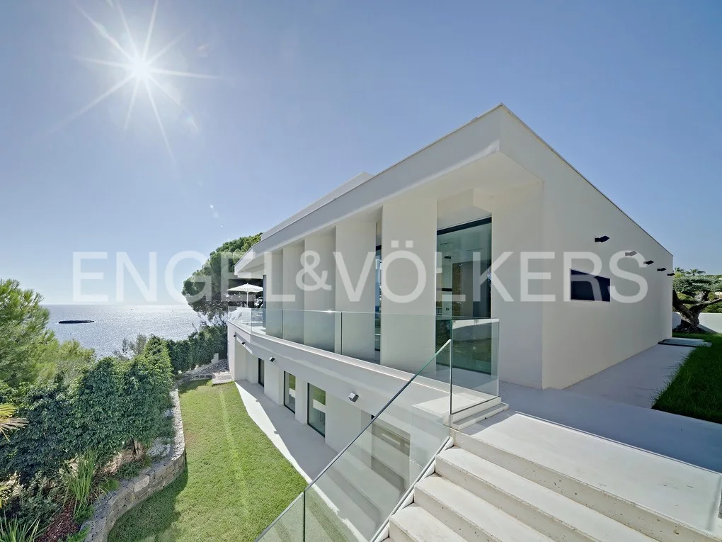 New seafront villa with beach access in Galera del Mar, Altea