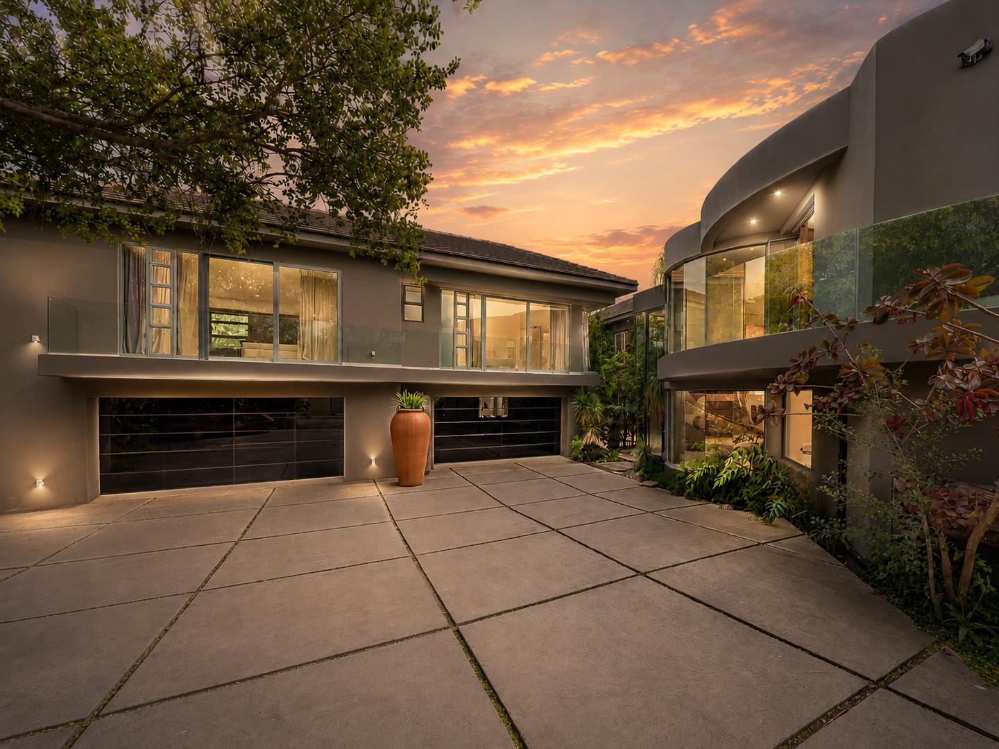 An Extraordinary Luxury Estate Residence for Rent in Benmore Gardens