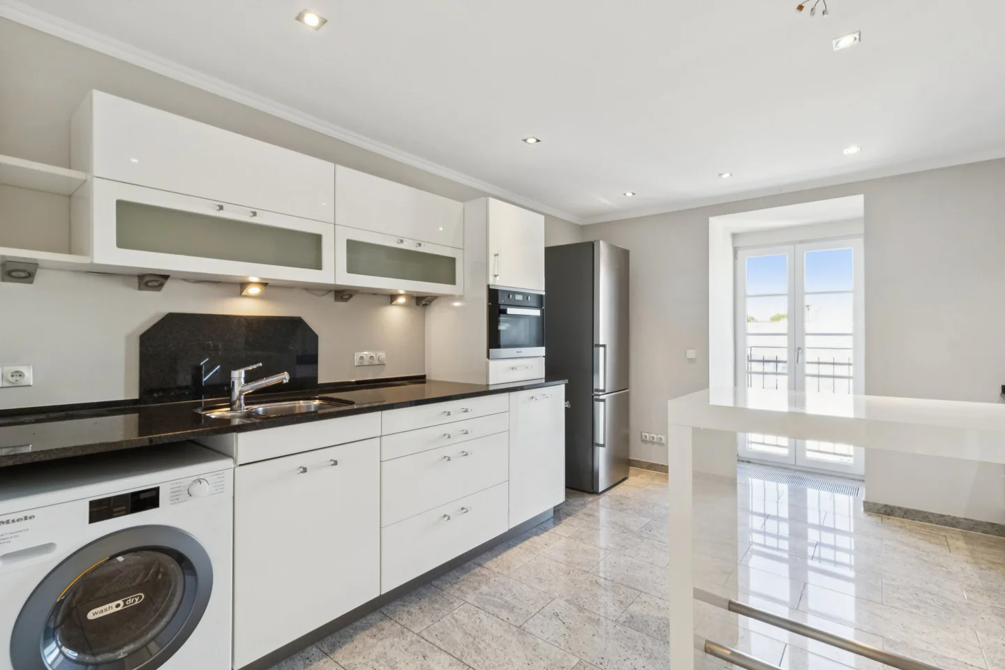Altbaujuwel mit Skylineblick und Balkon im Frankfurter Westend - Foto 4