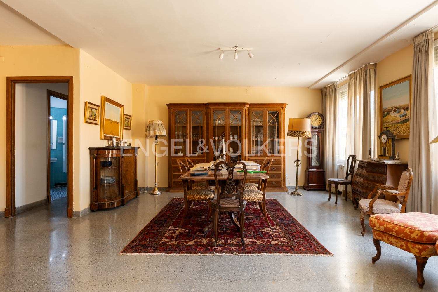 Luxury in Ciutat Vella: Transform 296 m² into a unique space with a terrace and views in Valencia