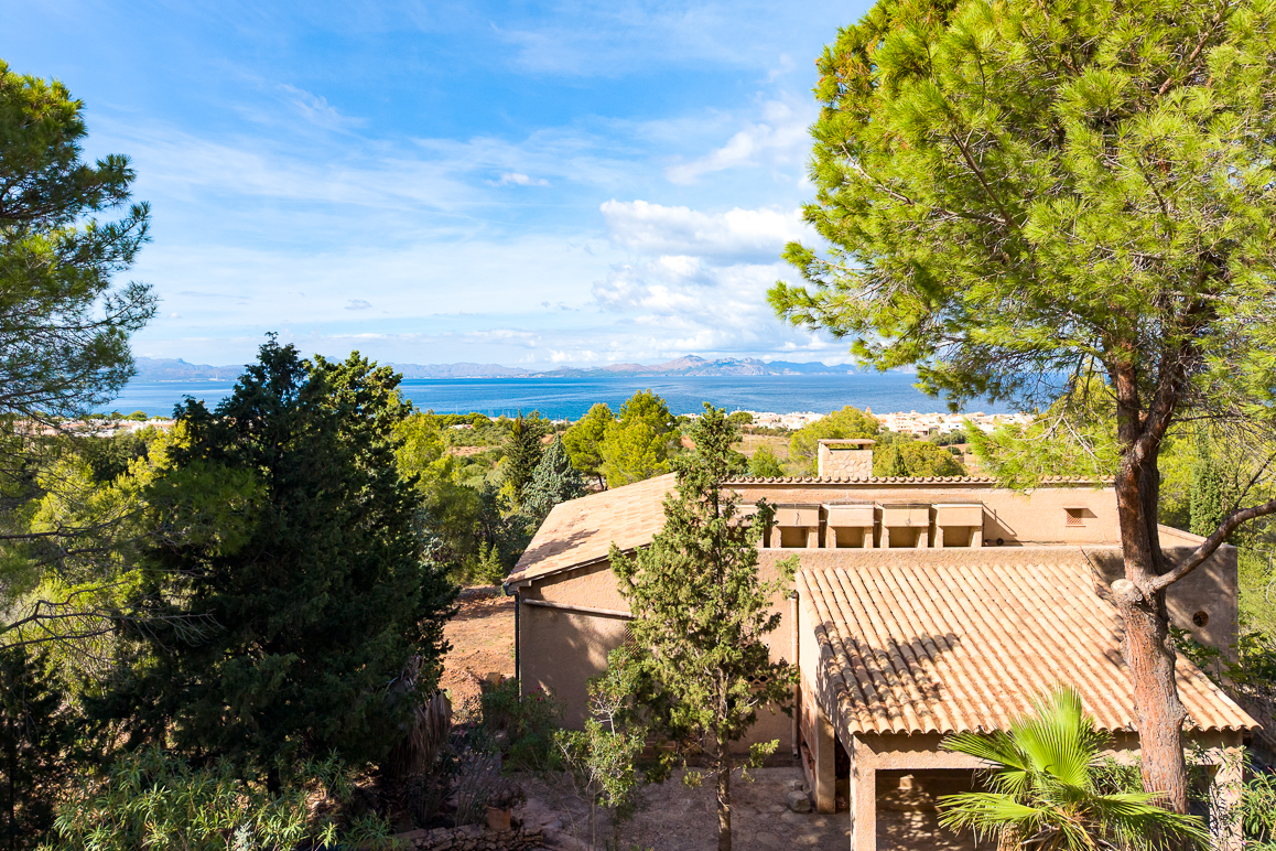 Traditional finca with sea views and extensive grounds near Colònia de Sant Pere