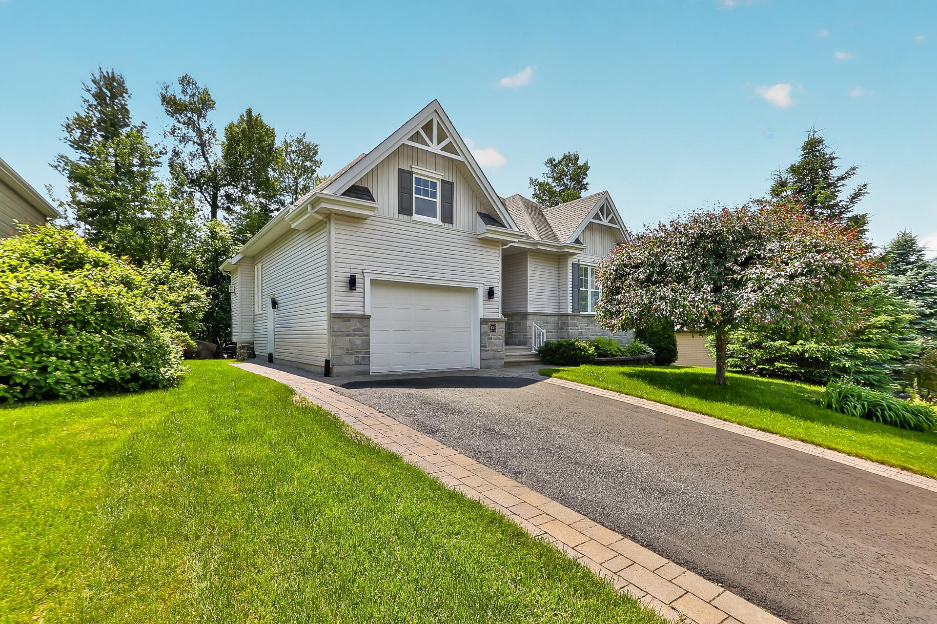 Charming bungalow - highly desirable lifestyle
