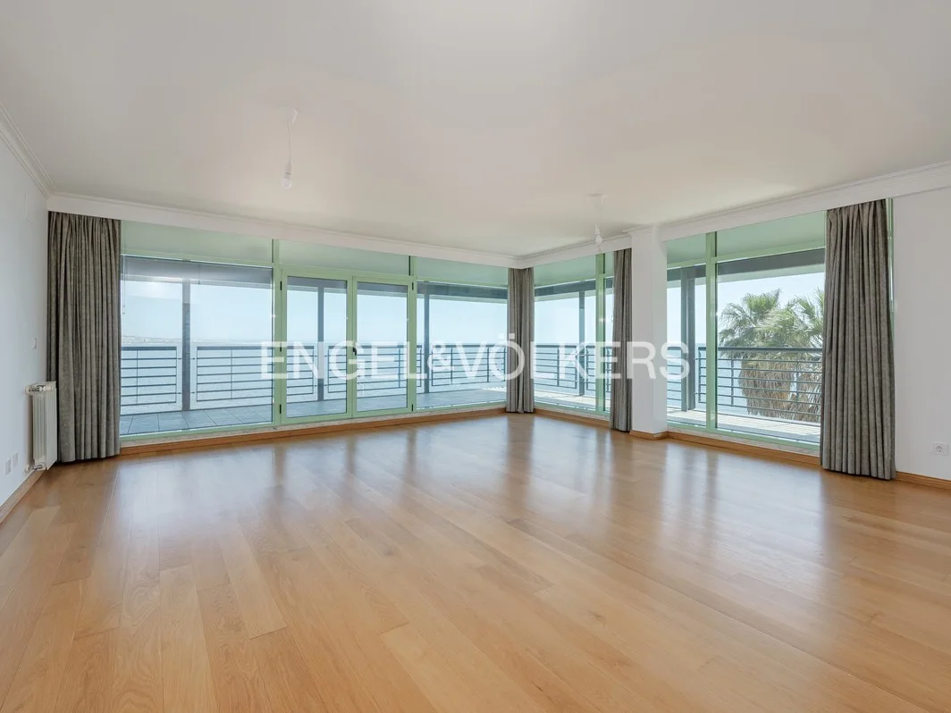 2 Bedroom Apartment at sea front