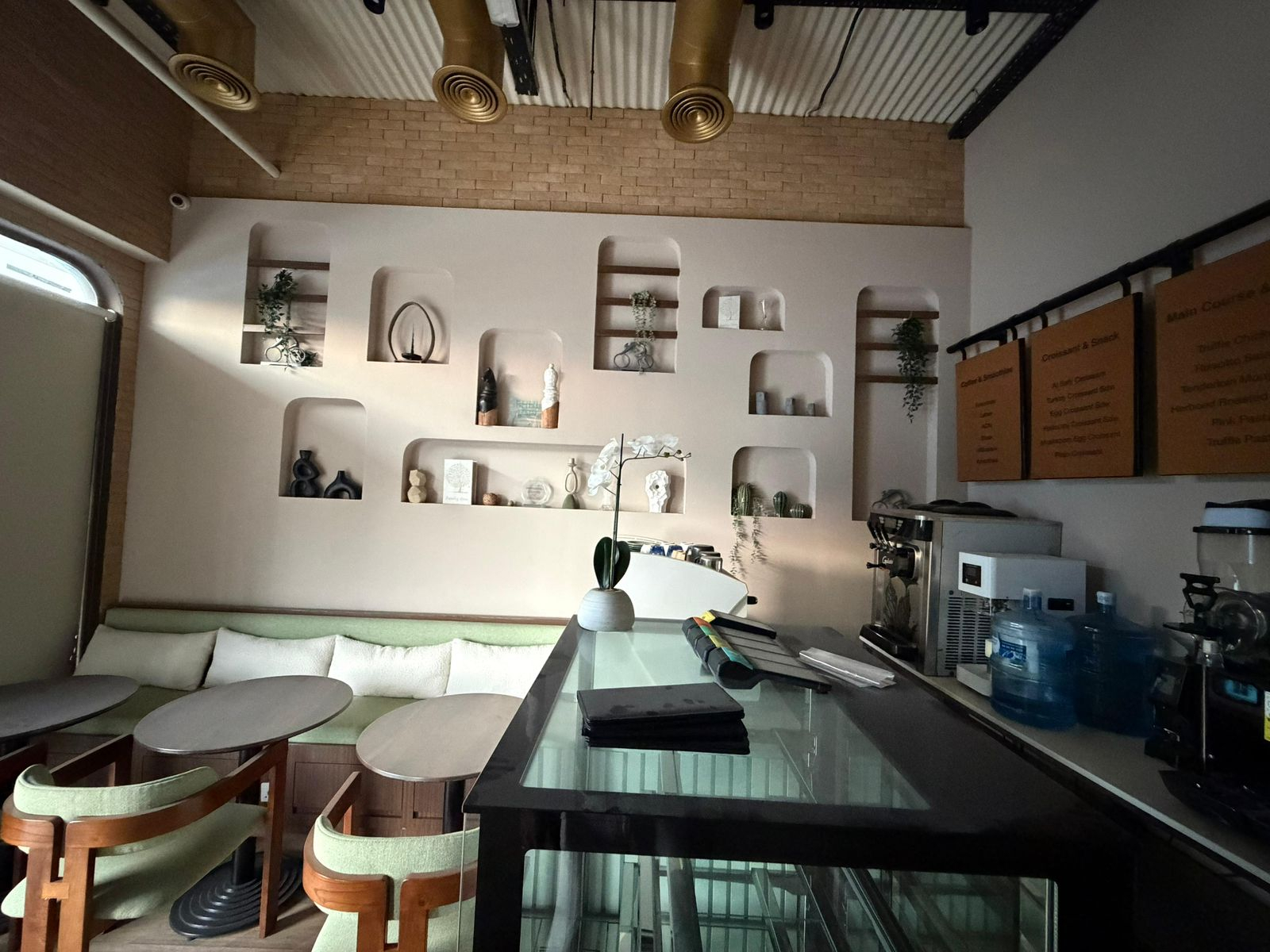 Turnkey Restaurant|For F&B Concepts| 100 KW Power