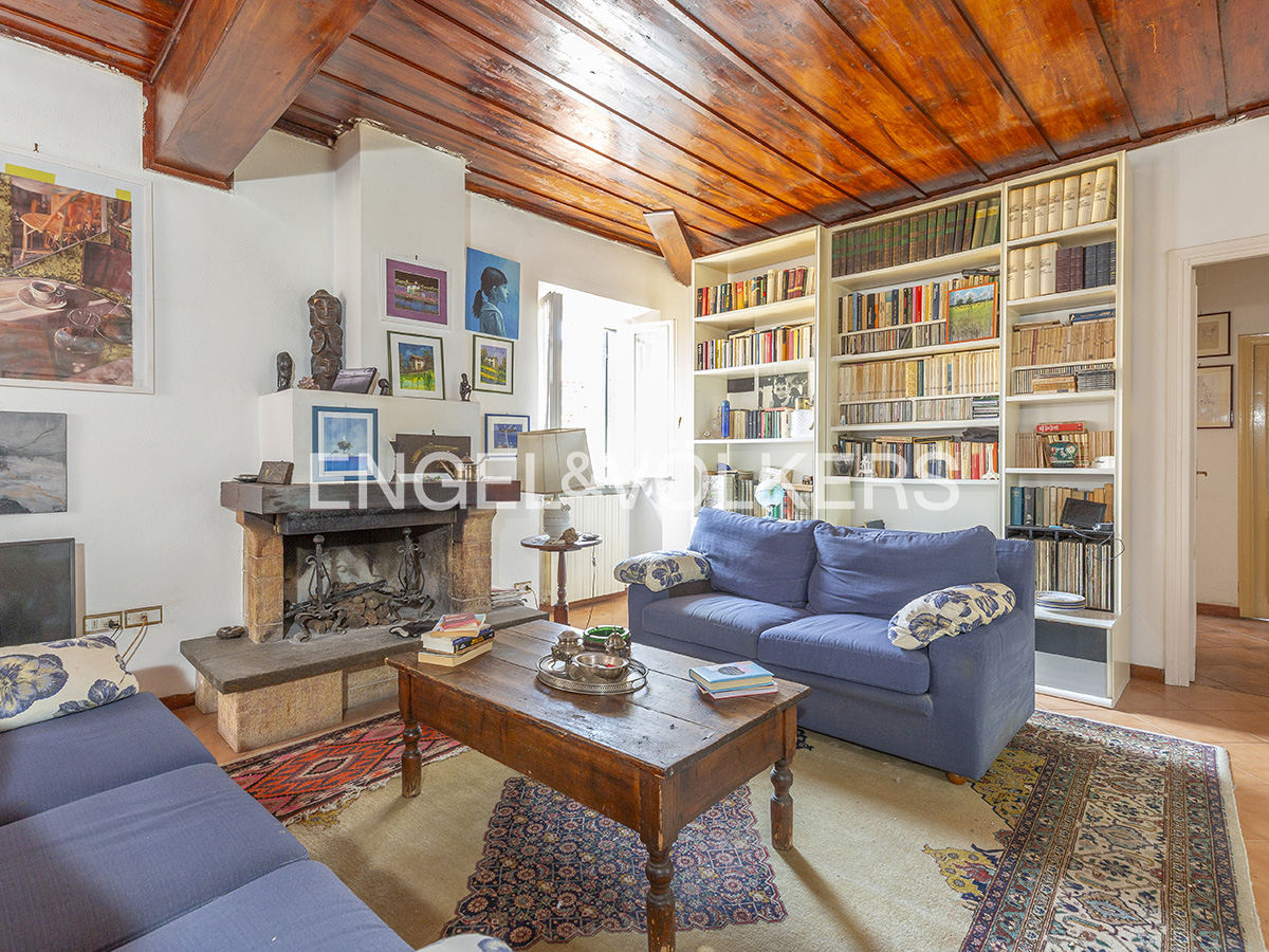 Spacious apartment in Monterotondo’s historic center