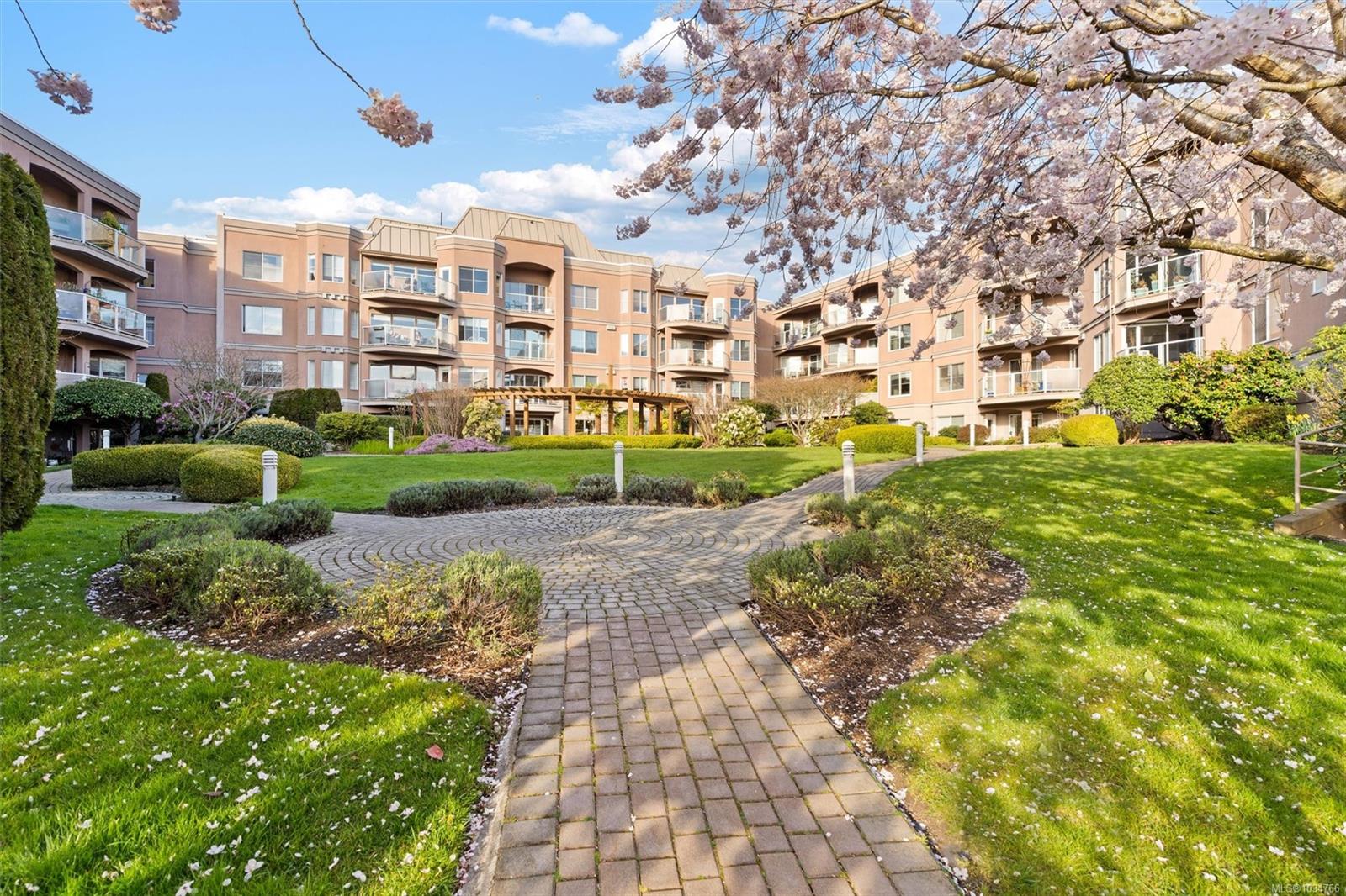 Walkable James Bay Condo at Polo Pacific