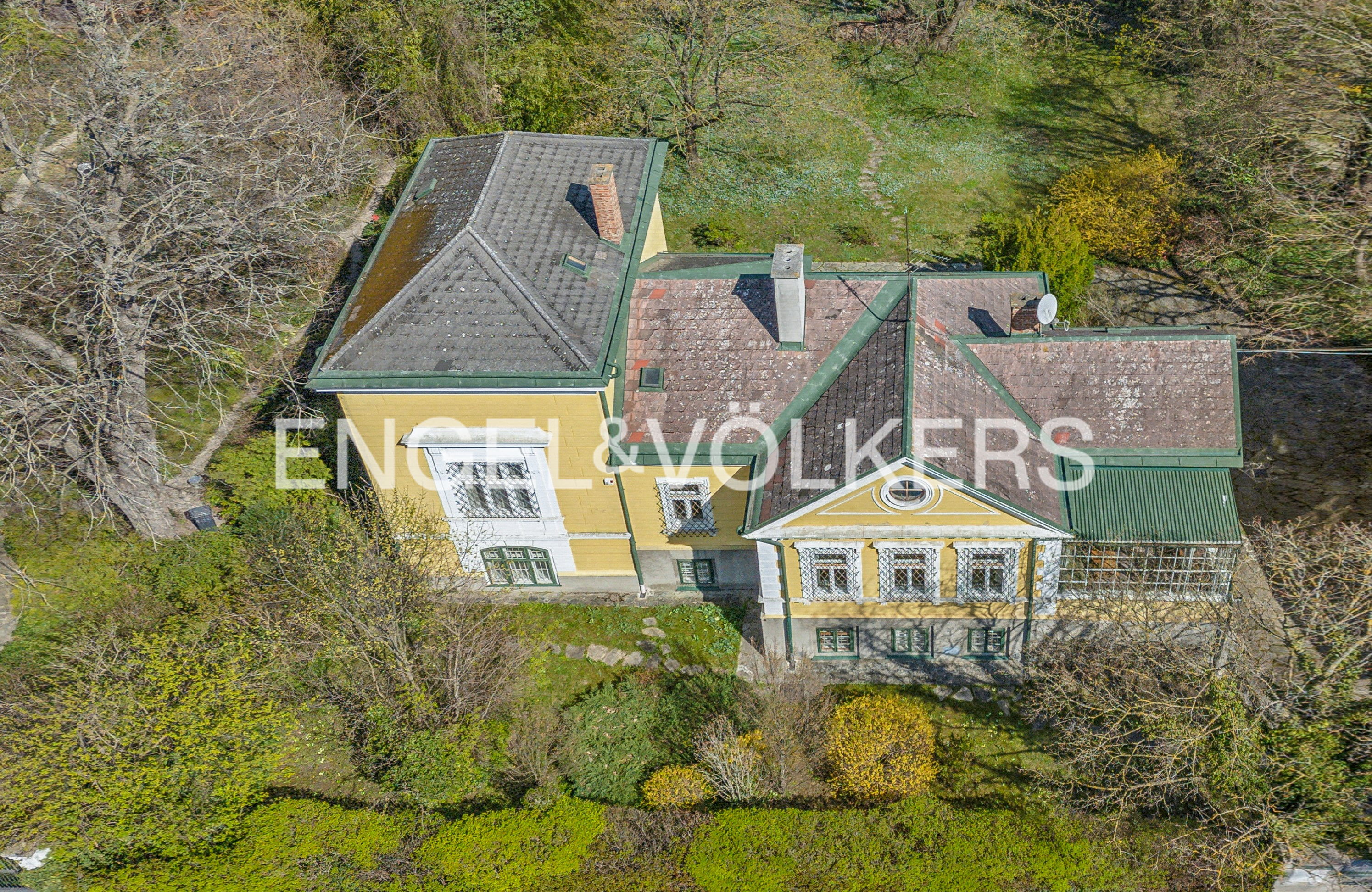 Historische Villa mit traumhaftem Grundstück