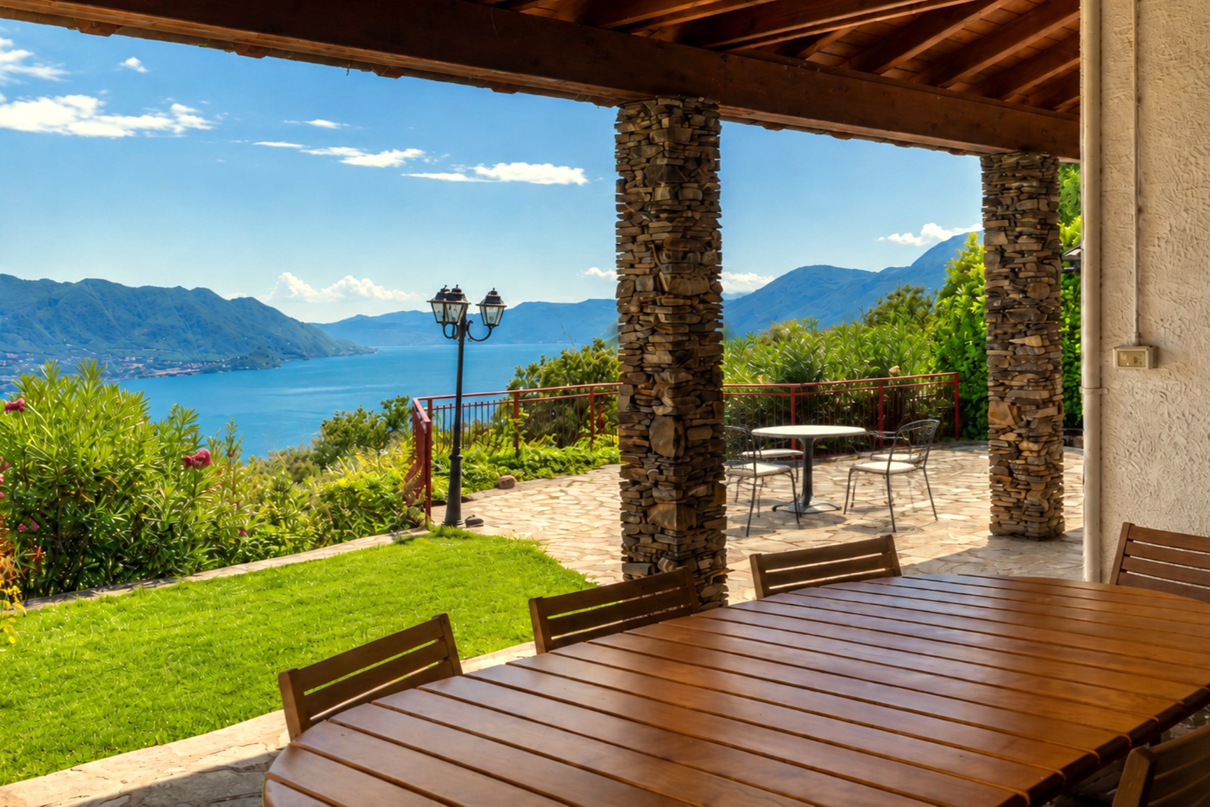 Panoramic villa with pool and wonderful views of Lake Maggiore