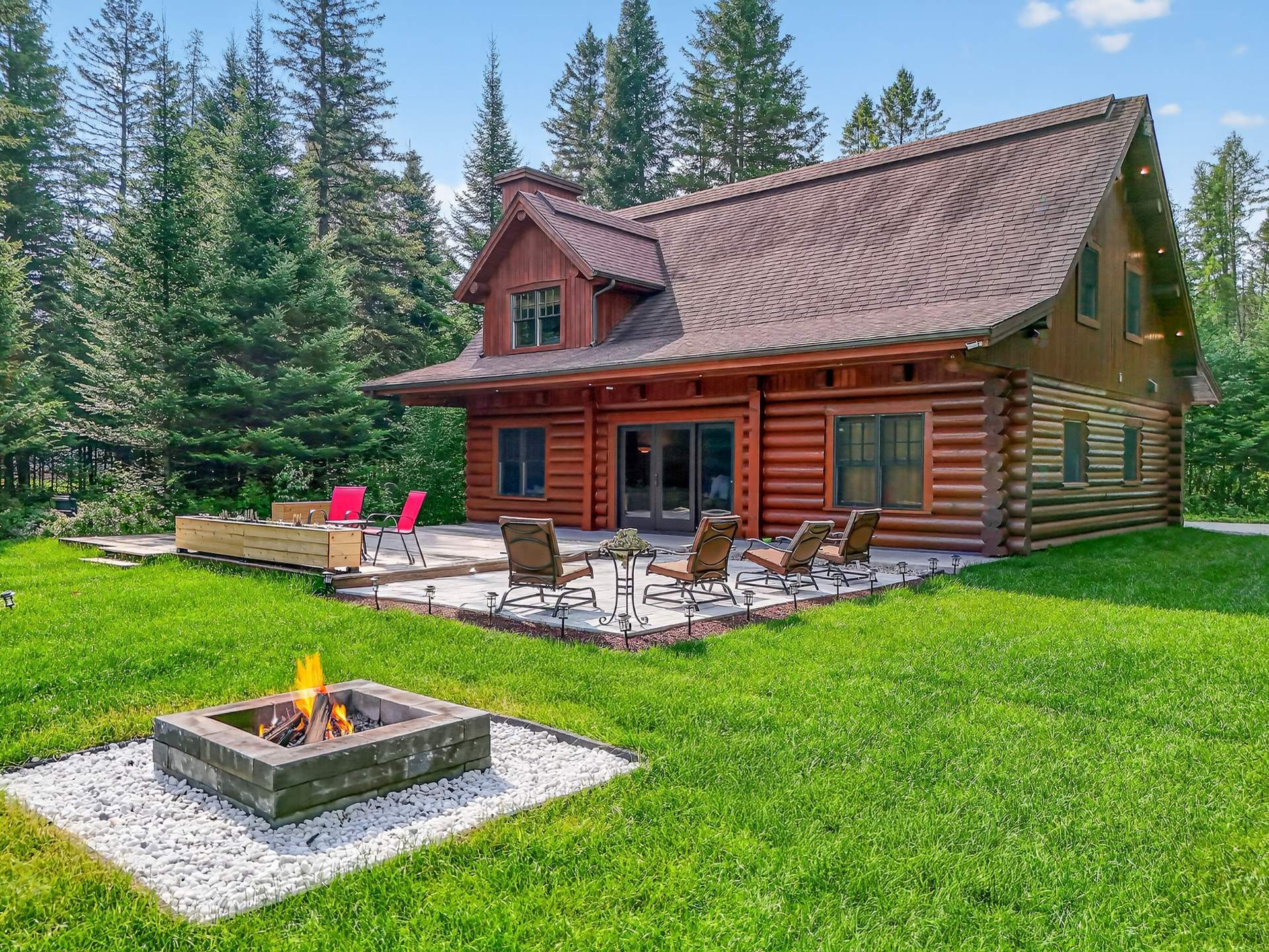 Cozy log cabin retreat