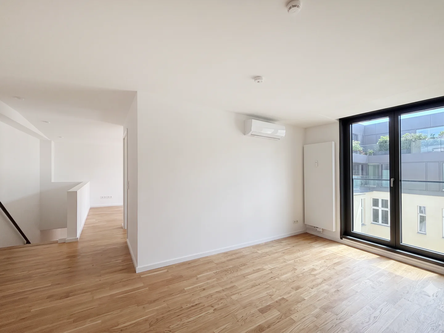Exklusive Maisonettewohnung im sanierten Altbau mit Dachterrasse nahe des Ludwigkirchplatzes - Photo 2