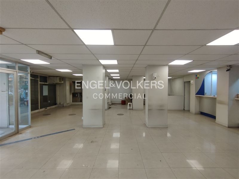 Local Comercial En Arriendo En Esquina De Alto Flujo