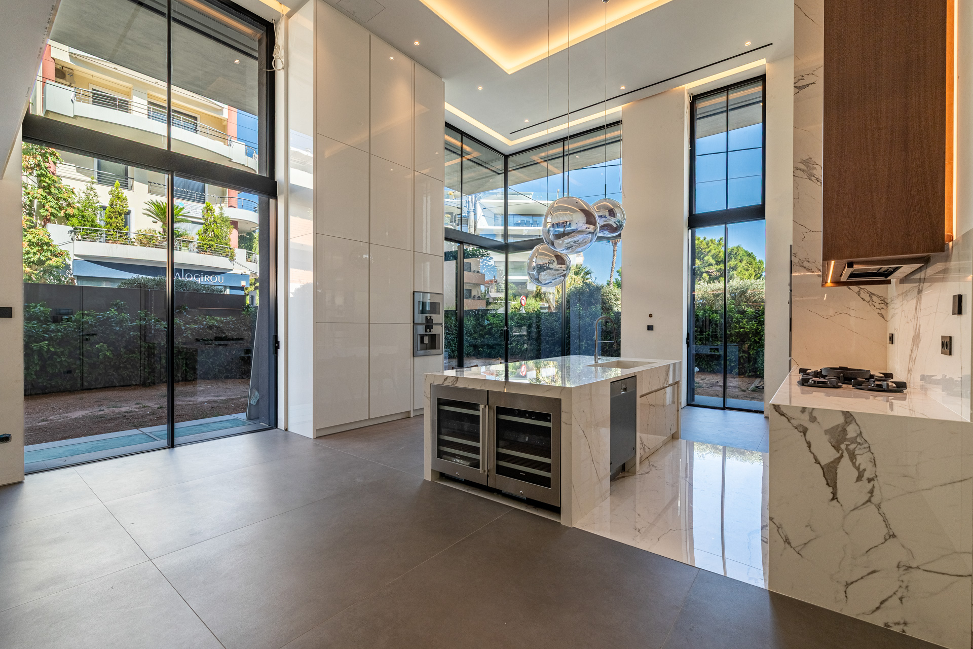 Ultra luxury private residence 322 sq.m with private pool and garden in Voula