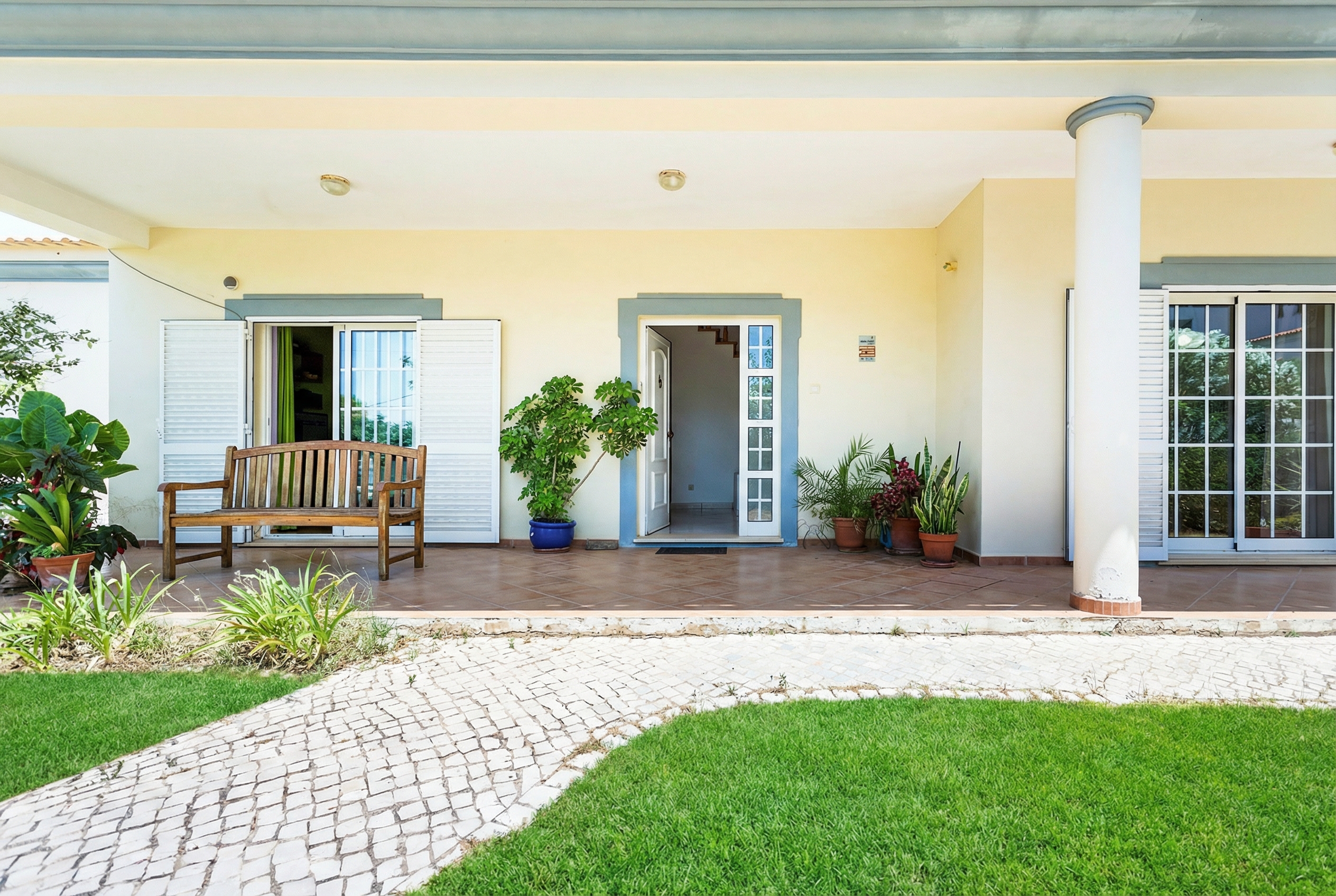 Spacious 5-Bedroom Villa with Mountain Views in Vale Formoso, Loulé