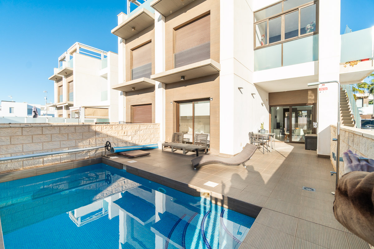 Apartamento en planta baja con piscina privada en Ciudad Quesada