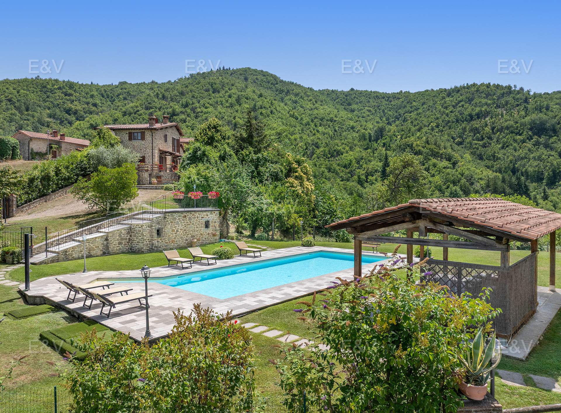 Charming Country House with Large Swimming Pool and Panoramic Views