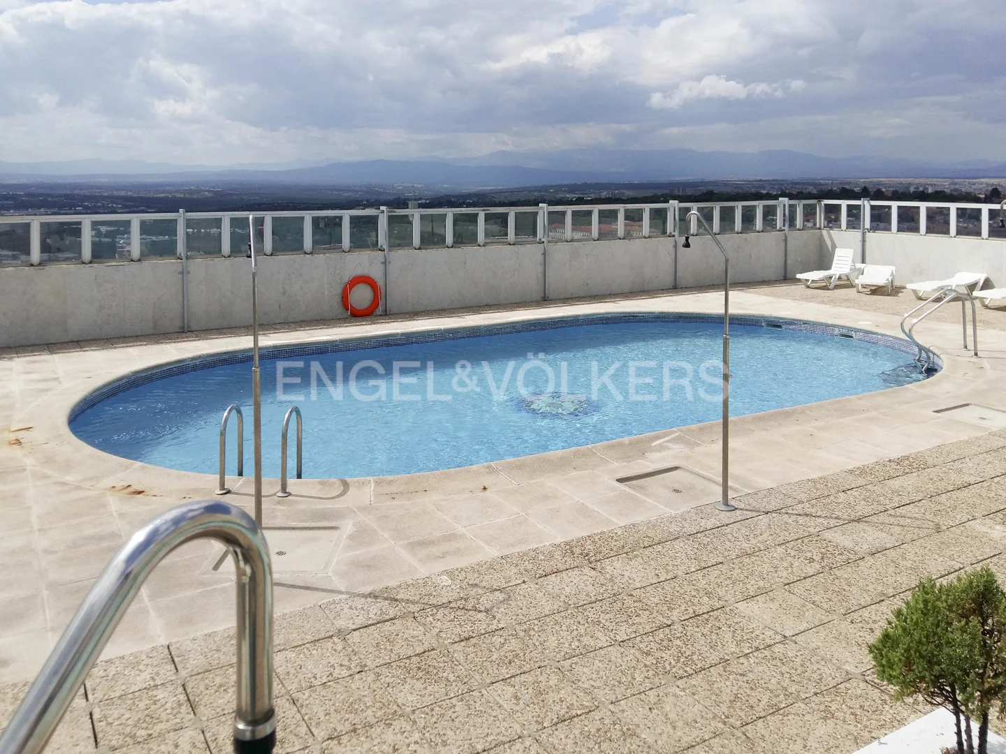 Renovated Exterior of 2 Bedrooms with Pool and pleasant views