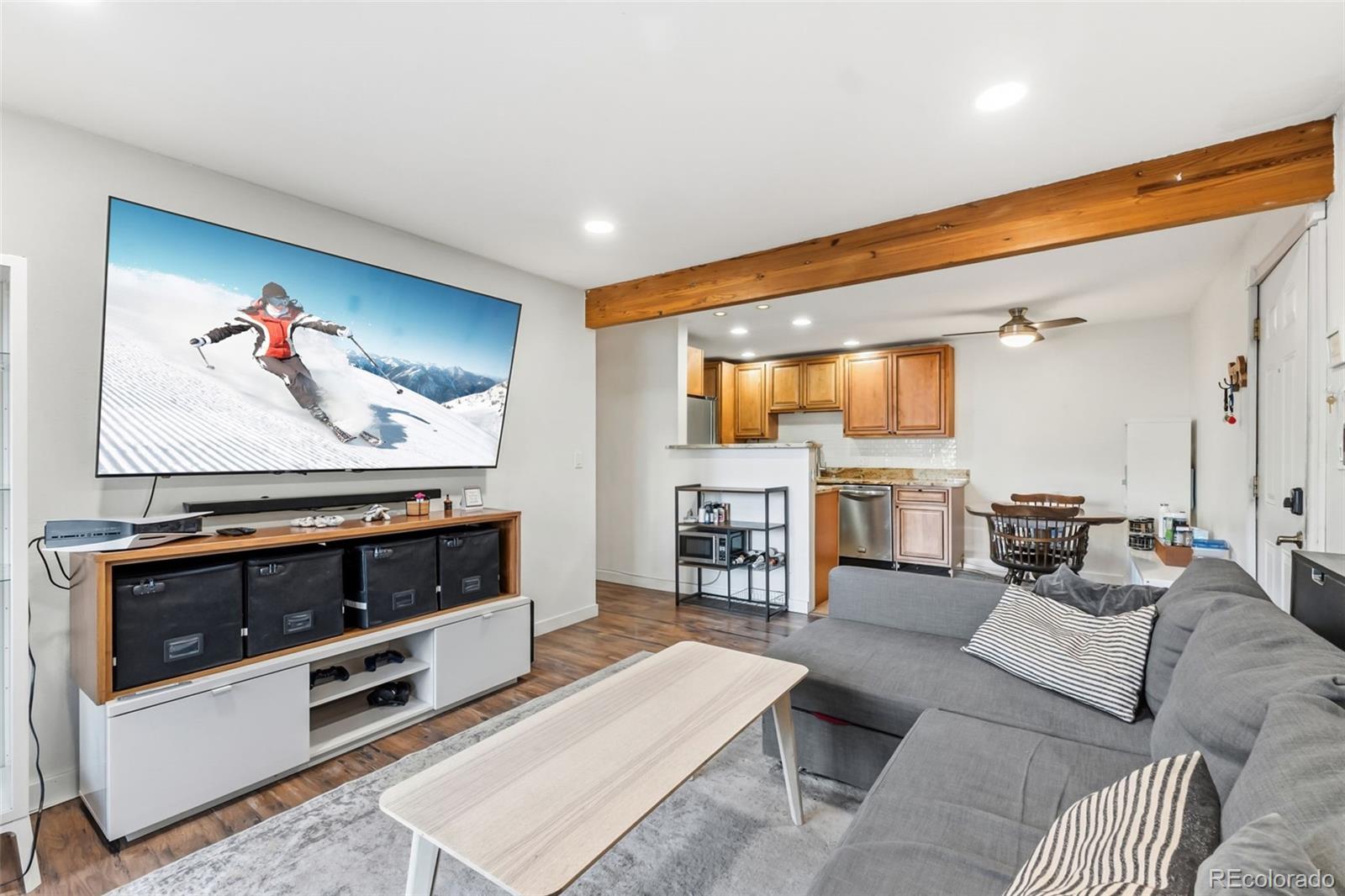 Sunridge Condo: Modern Living Near Eagle River