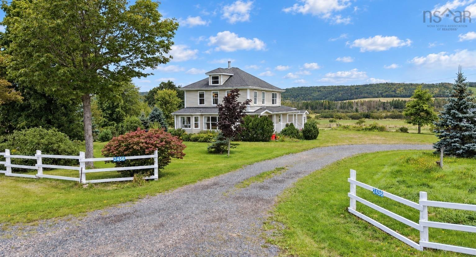 Architect-Designed Home Meets Working Agricultural Land