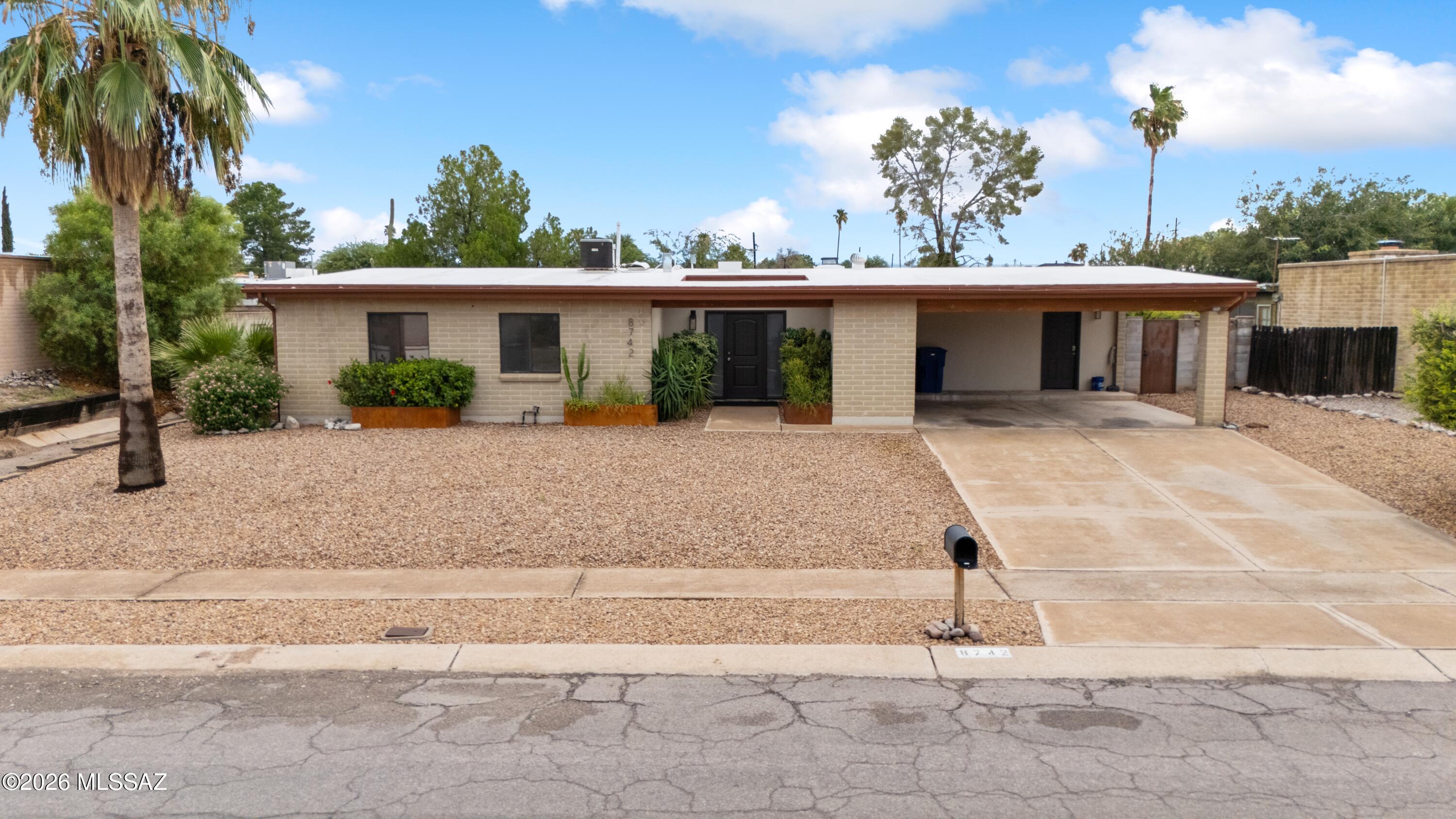 SPARKLING POOL & SPACIOUS BACKYARD!