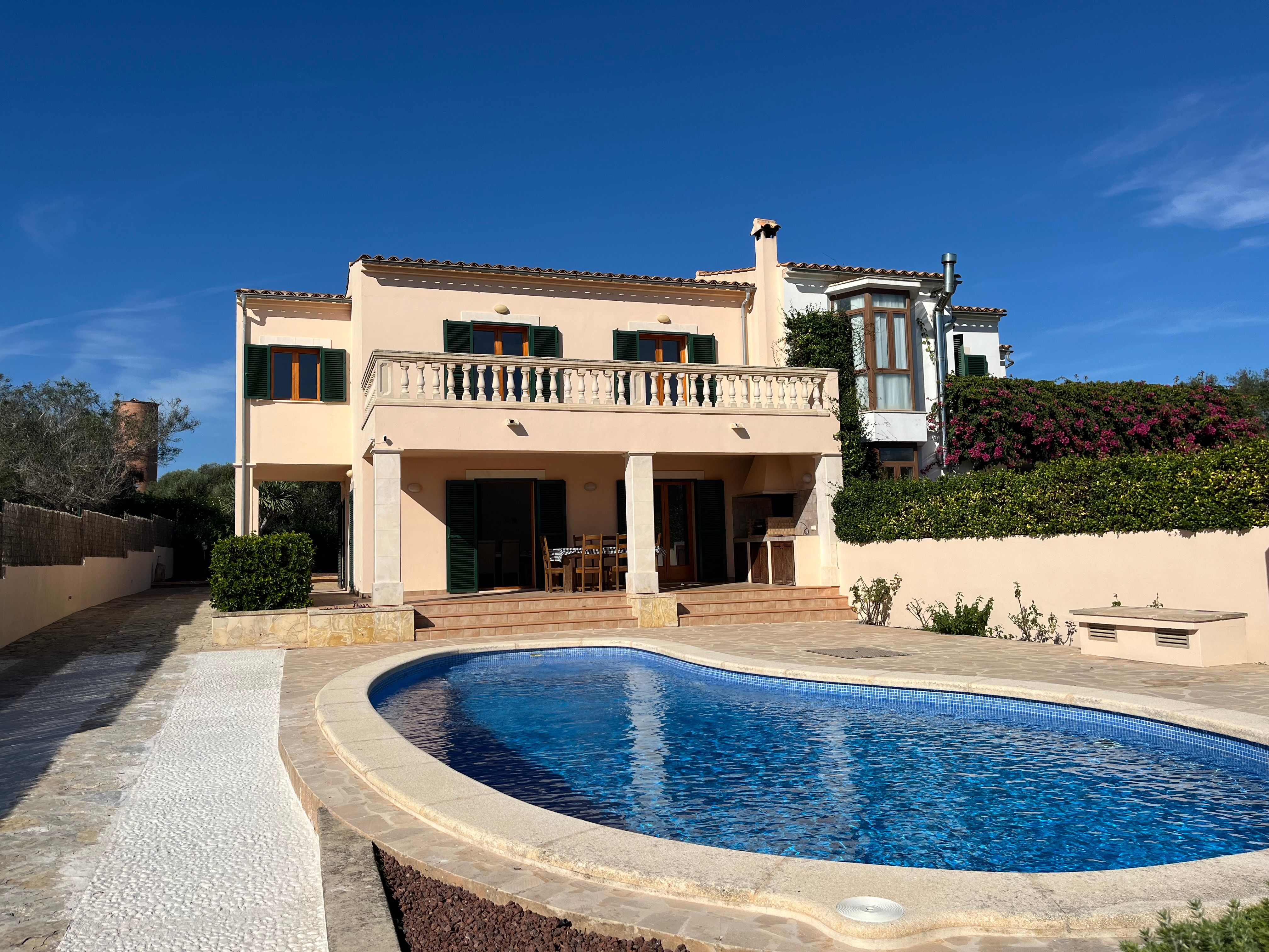 Long-term rental: Mediterranean chalet near the beach