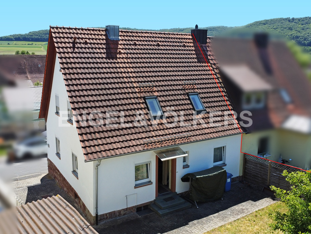Liebevoll modernisiertes Raumwunder mit 129 m² 5 Zimmern und schönem Garten nahe Hammelburg